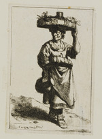Eine Frau trägt einen Korb auf dem Kopf