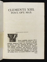 Textseite mit Initiale und Widmung an Papst Klemens XIII.