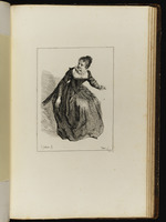 Sitzende junge Frau mit dunklem Kleid