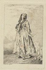 Stehende Frau mit Schleier über dem Kopf, nach links schreitend