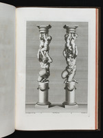 Zwei Hermensäulen mit jeweils einem Satyr und zwei Putten